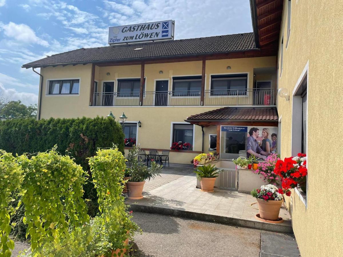 Gasthaus-Pension Zum Loewen Asten 외부 사진