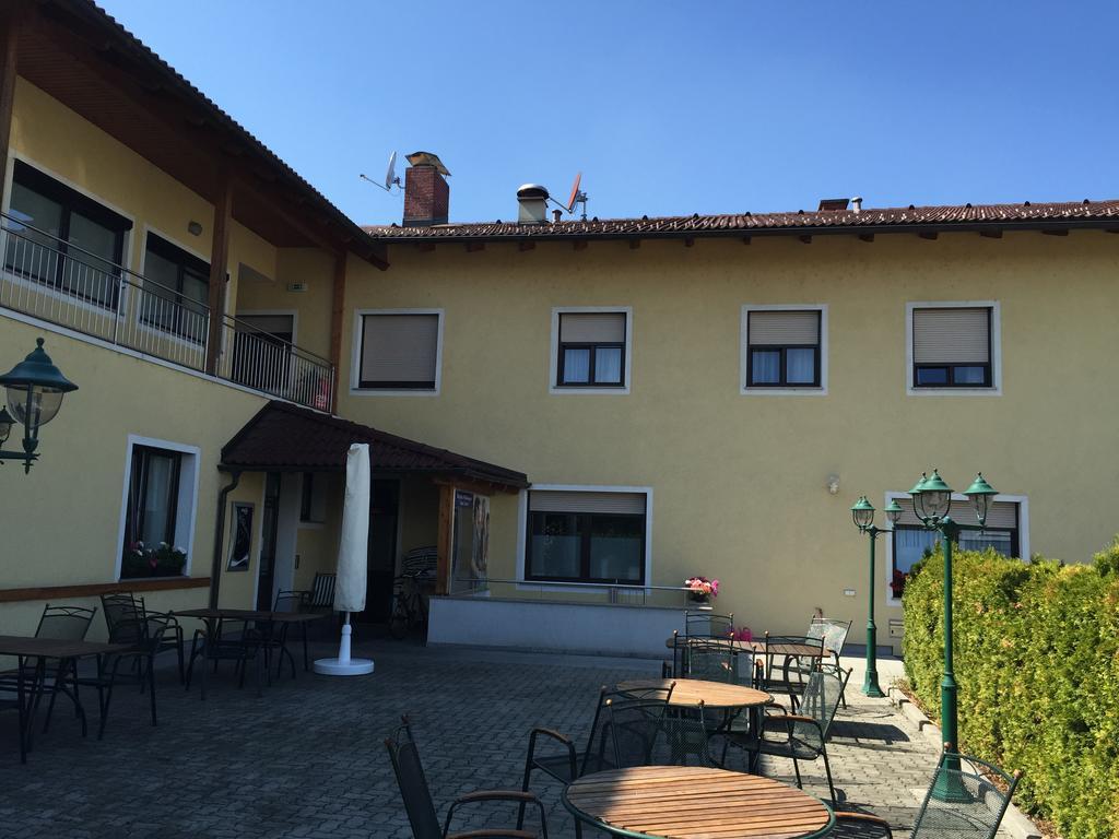 Gasthaus-Pension Zum Loewen Asten 외부 사진